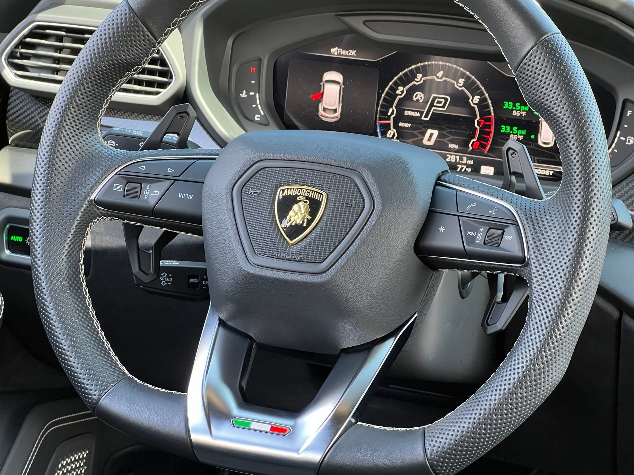 Used 2022 Lamborghini Urus AWD/4WD image 29