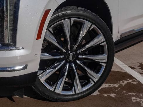 Used 2025 Cadillac Escalade Premium Luxury Platinum image 2