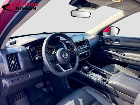 Used 2023 Nissan Pathfinder SL image 11