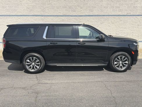 Used 2022 Chevrolet Suburban LT w/ Luxury Package image 8