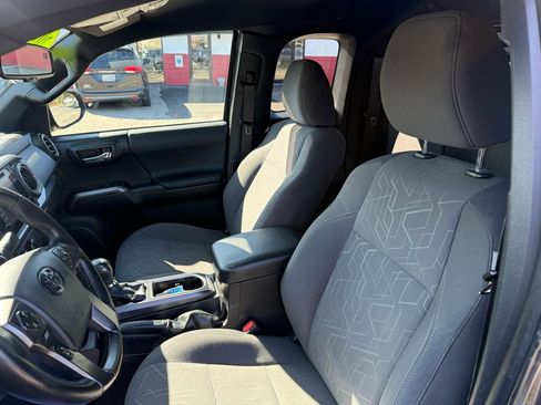 Used 2016 Toyota Tacoma TRD Sport image 23