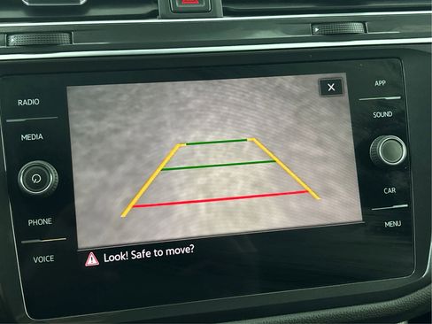 Used 2022 Volkswagen Tiguan SE image 36