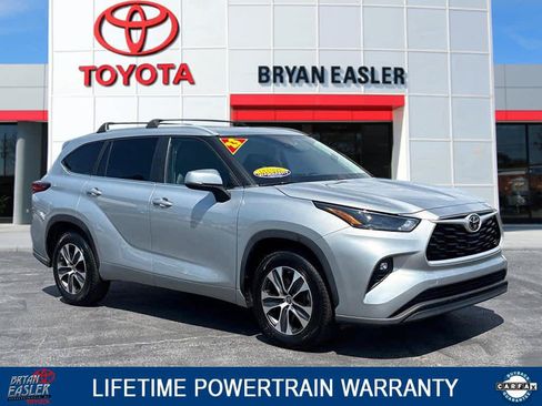 Used 2023 Toyota Highlander XLE FWD image 1