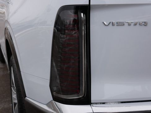 Used 2026 Cadillac Vistiq Luxury w/ LPO, Floor Liner Package AWD/4WD image 15