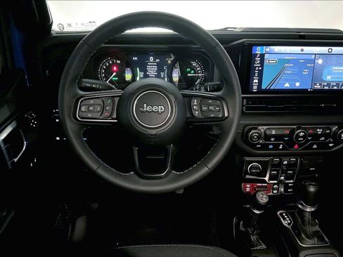 Used 2024 Jeep Wrangler Rubicon w/ Technology Group image 16