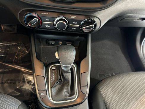 Used 2025 Kia Soul LX w/ LX Technology Package FWD image 40