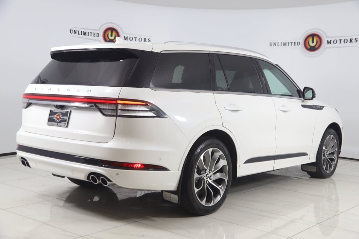 Used 2022 Lincoln Aviator Grand Touring w/ Equipment Group 301A AWD/4WD image 3