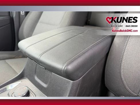 Used 2023 Chevrolet Traverse LT AWD/4WD image 17