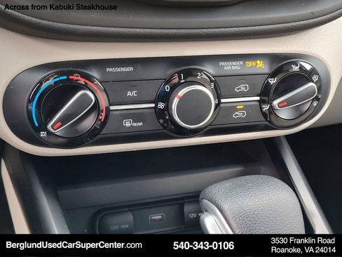 Used 2022 Kia Soul LX image 22