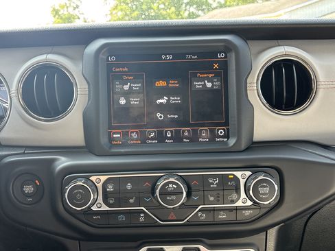 Used 2021 Jeep Wrangler Unlimited Sahara AWD/4WD image 21