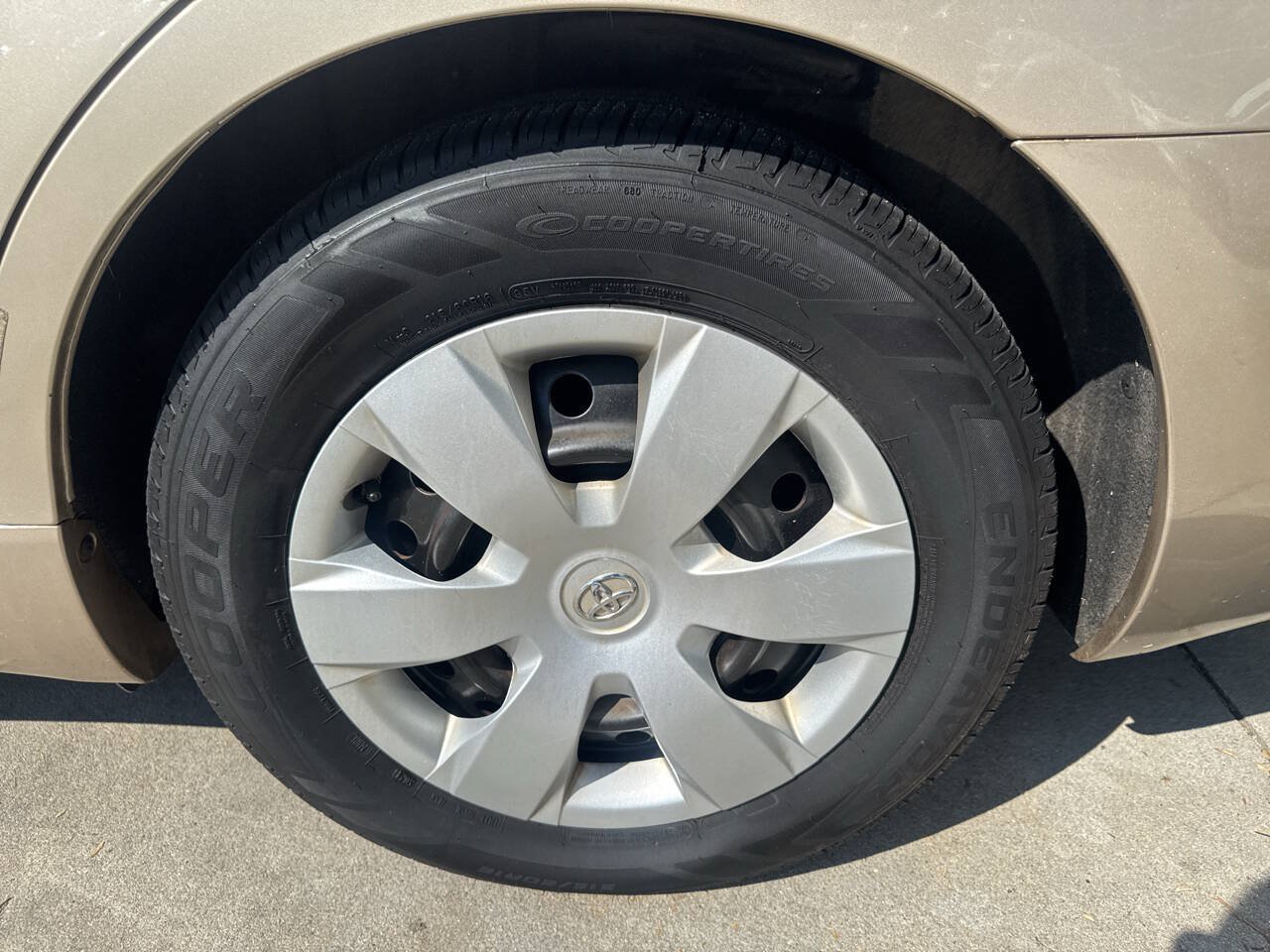 Used 2009 Toyota Camry LE FWD image 23