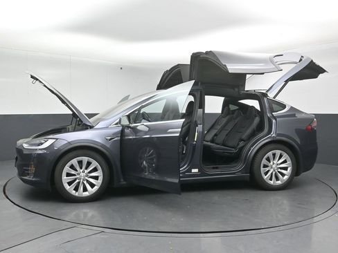 Used 2018 Tesla Model X 75D image 53
