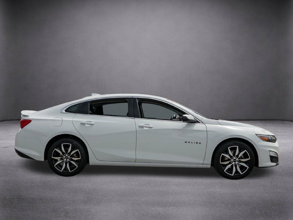 Used 2025 Chevrolet Malibu RS FWD image 3