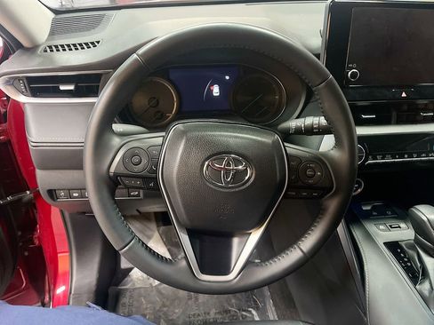Used 2024 Toyota Venza LE image 11