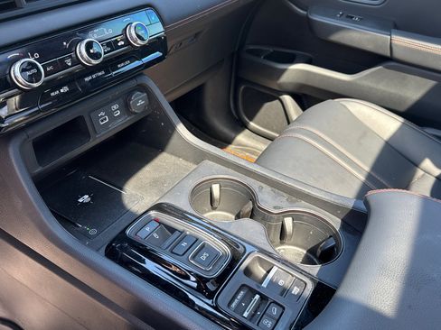 Used 2025 Honda Pilot TrailSport image 33