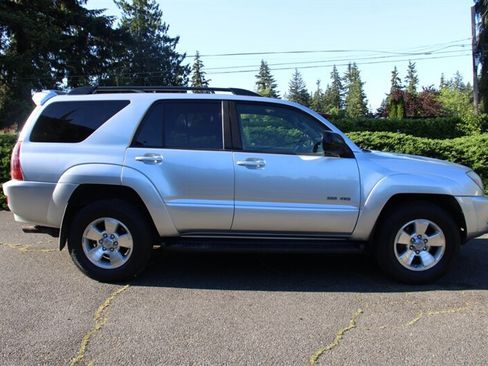 Used 2005 Toyota 4Runner SR5 AWD/4WD image 13
