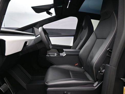 Used 2024 Tesla Cybertruck AWD Crew Cab image 10