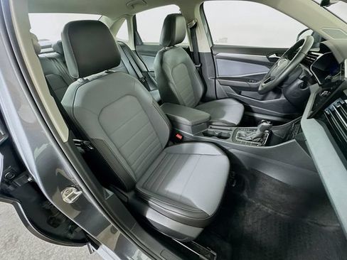 Used 2025 Volkswagen Jetta SE FWD image 7