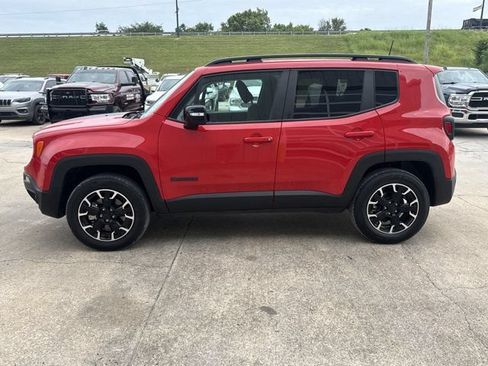 Used 2023 Jeep Renegade Latitude AWD/4WD image 12