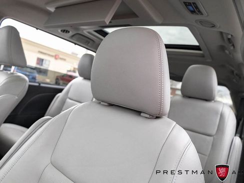 Used 2020 Toyota Sienna Limited image 27