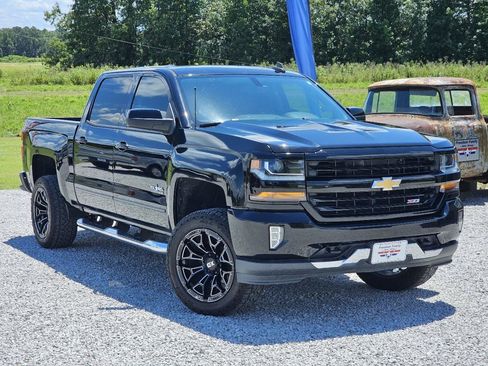 Used 2018 Chevrolet Silverado 1500 LT w/ Texas Edition AWD/4WD image 1