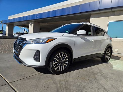 Used 2024 Nissan Kicks SV FWD image 2