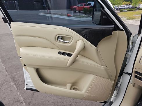 Used 2022 INFINITI QX80 Luxe w/ All-Season Package AWD/4WD image 30