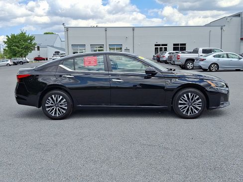 Certified 2023 Nissan Altima 2.5 SV AWD/4WD image 9