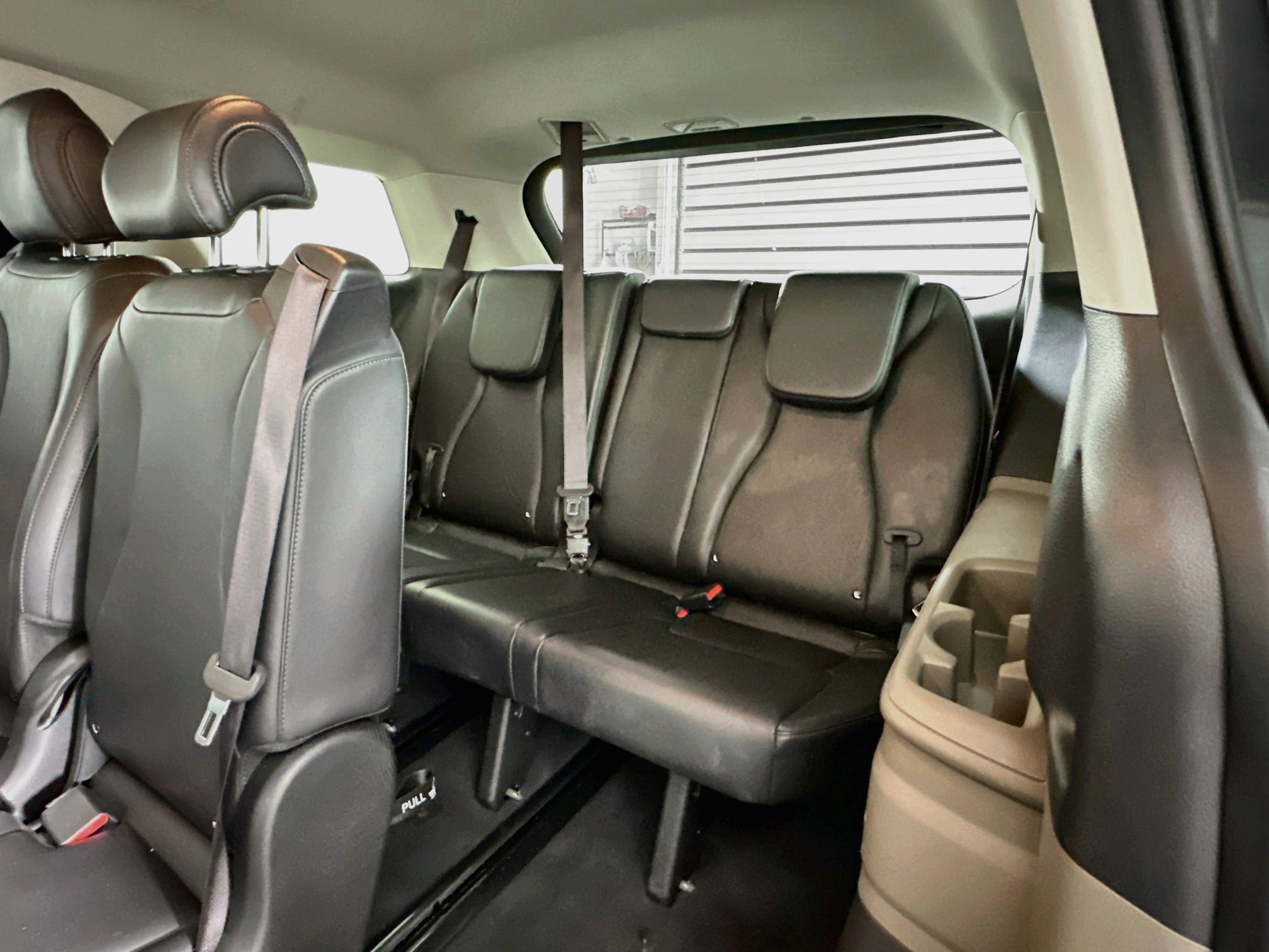 Used 2025 Kia Carnival FWD image 30