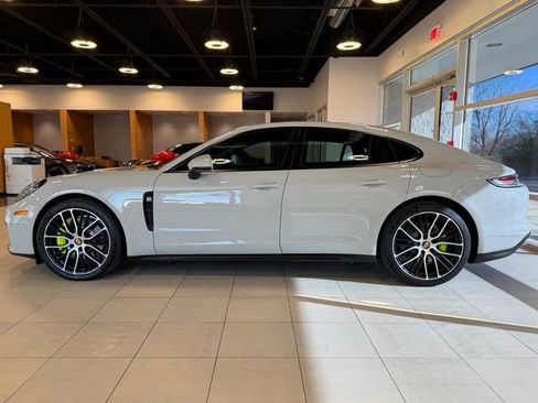 Used 2021 Porsche Panamera 4S w/ Premium Package image 5