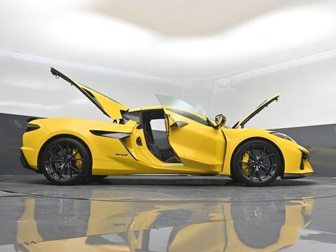 Used 2025 Chevrolet Corvette ZR1 w/ Stealth Interior Trim Package RWD image 7