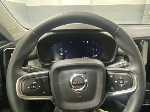 Used 2025 Volvo XC40 B5 Plus image 15