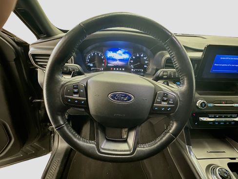 Used 2020 Ford Explorer XLT w/ Equipment Group 202A image 18