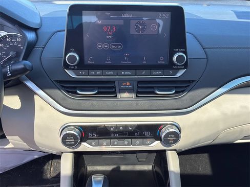 Used 2020 Nissan Altima 2.5 SV image 29