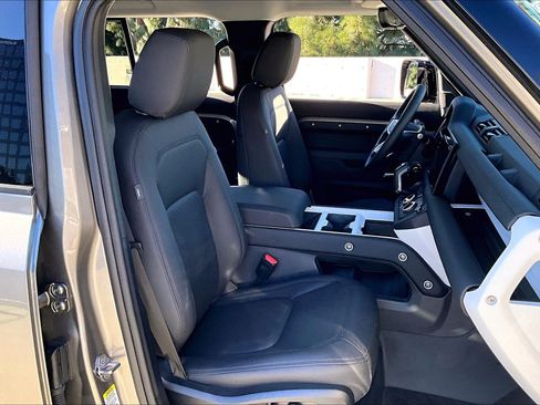 Used 2025 Land Rover Defender 110 S image 6