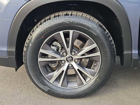 Used 2019 Toyota Highlander LE image 13
