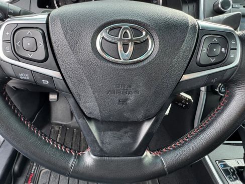 Used 2015 Toyota Camry SE image 19