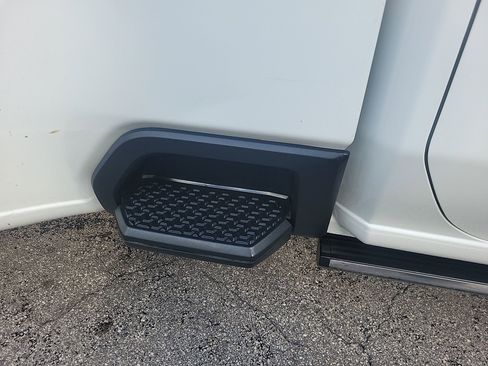 Used 2024 GMC Sierra 3500 Denali w/ Denali Reserve Package image 13