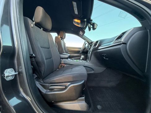 Used 2018 Jeep Grand Cherokee Laredo image 14