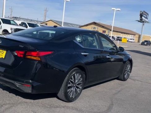 Used 2025 Nissan Altima 2.5 SV image 9