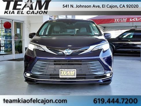 Used 2024 Toyota Sienna Limited FWD image 4