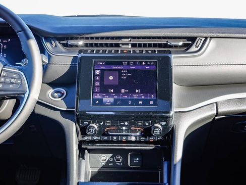 New 2025 Jeep Grand Cherokee L Altitude image 14