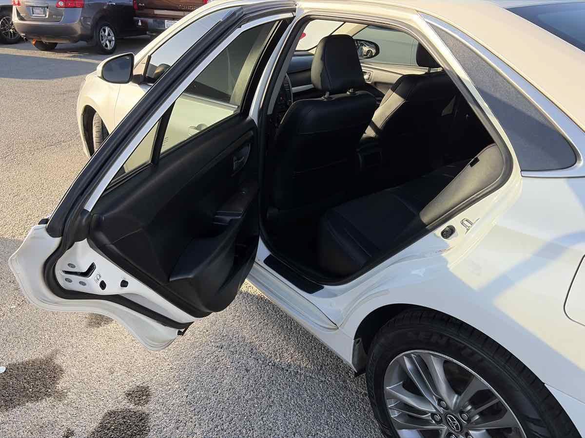 Used 2016 Toyota Camry SE FWD image 11