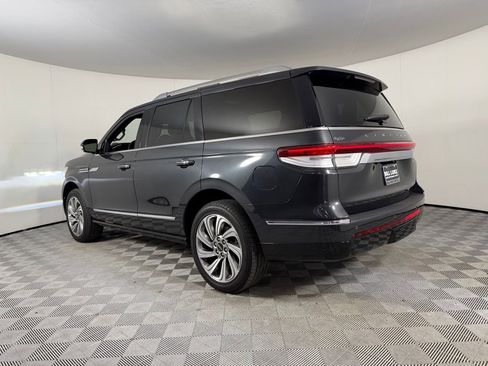 Used 2023 Lincoln Navigator Reserve image 10