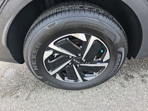 Used 2025 Kia Sportage LX image 16