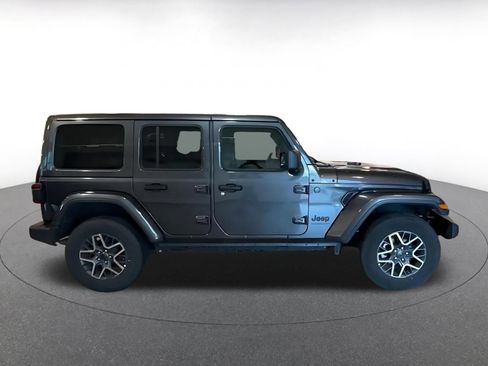 Used 2025 Jeep Wrangler Unlimited Sahara AWD/4WD image 12