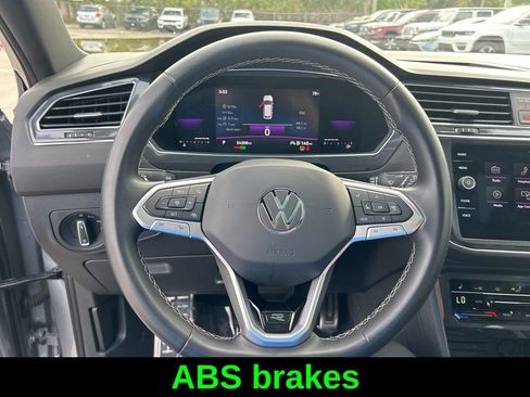 Used 2023 Volkswagen Tiguan SE R-Line image 18