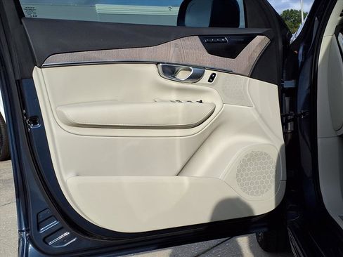 Certified 2024 Volvo XC90 B6 Plus image 23