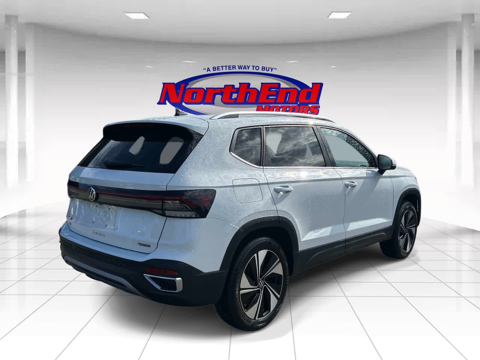 Used 2025 Volkswagen Taos SE AWD/4WD image 3