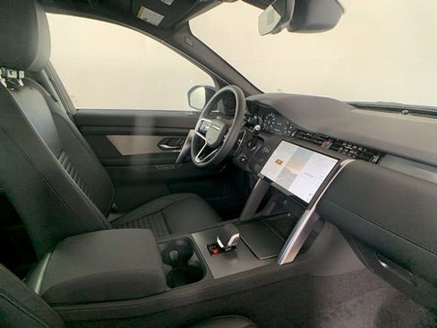 Certified 2025 Land Rover Discovery Sport Dynamic SE image 37